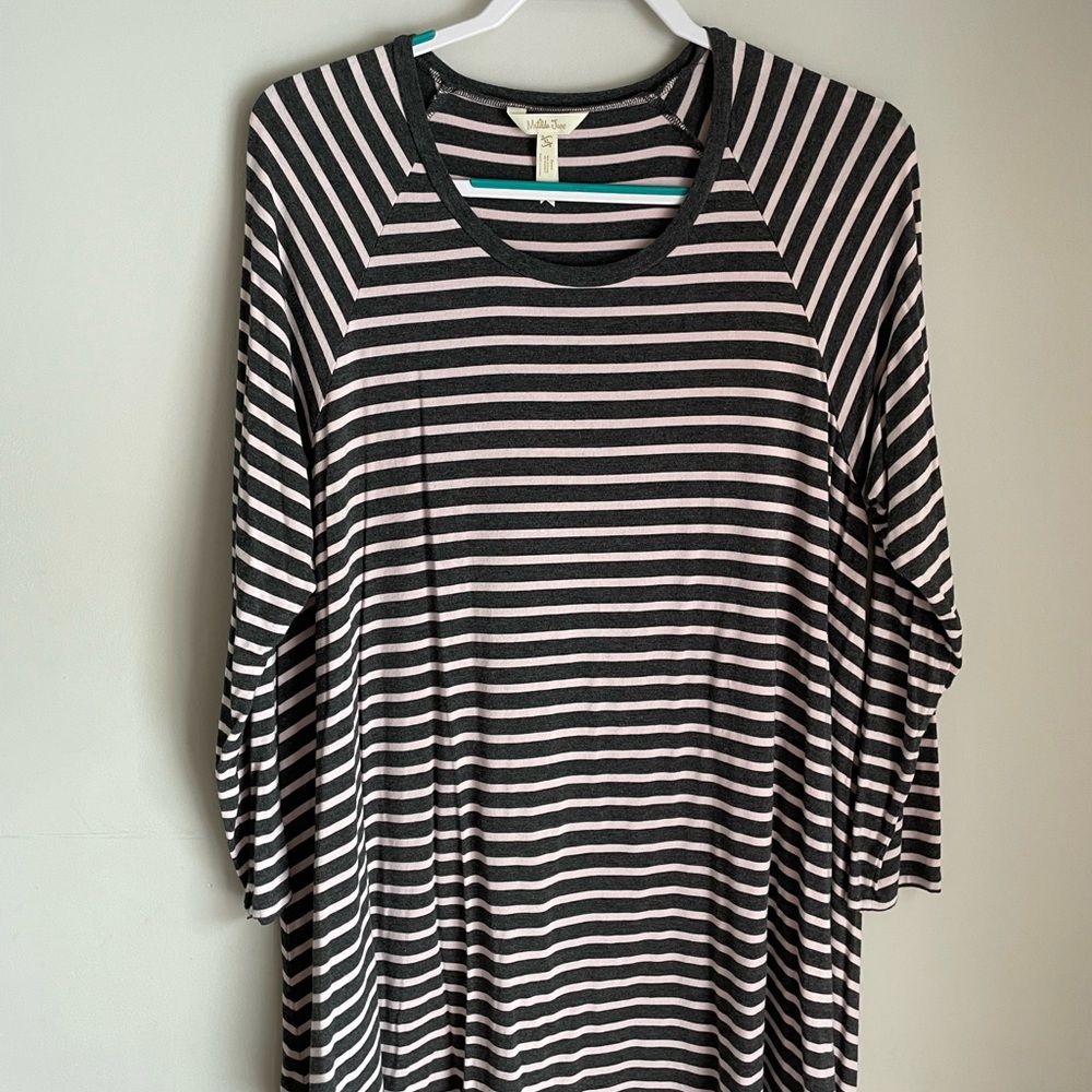 Matilda Jane women’s XL long sleeve top. Gray and light pink striped super soft